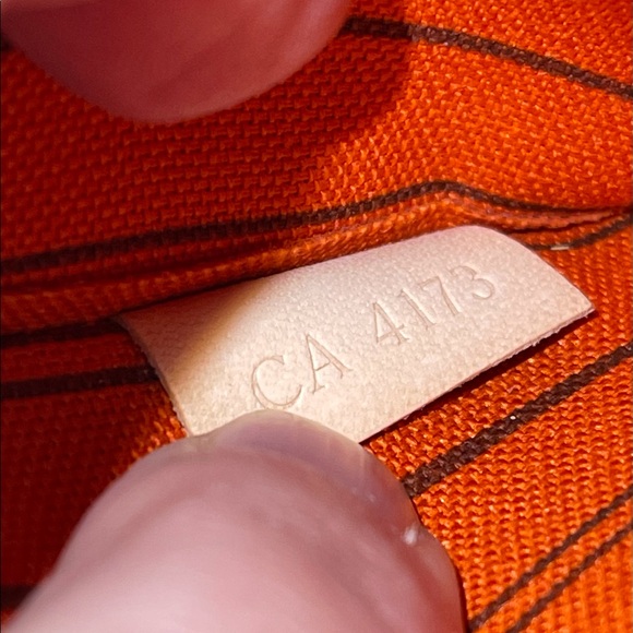 Louis Vuitton RARE Monogram Pouch Piment Interior - Picture 8 of 8